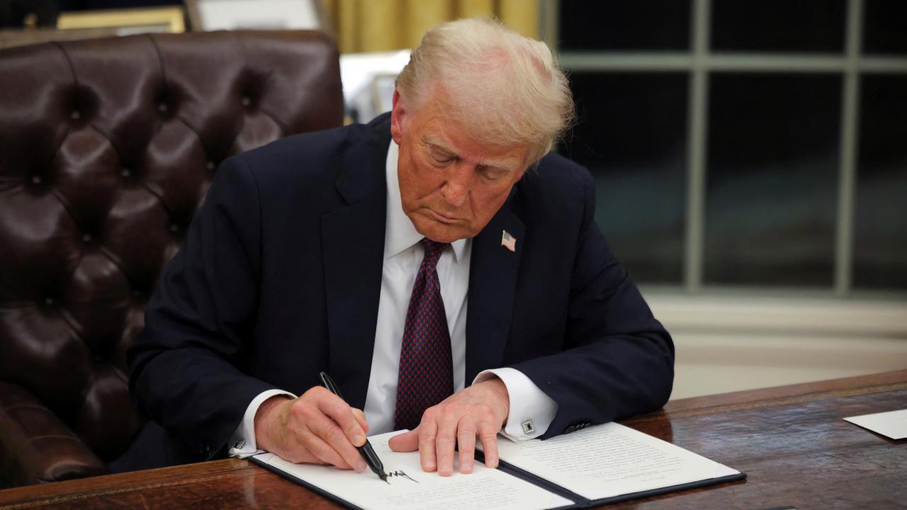 Trump, Kararname Yağmuru Başlattı!