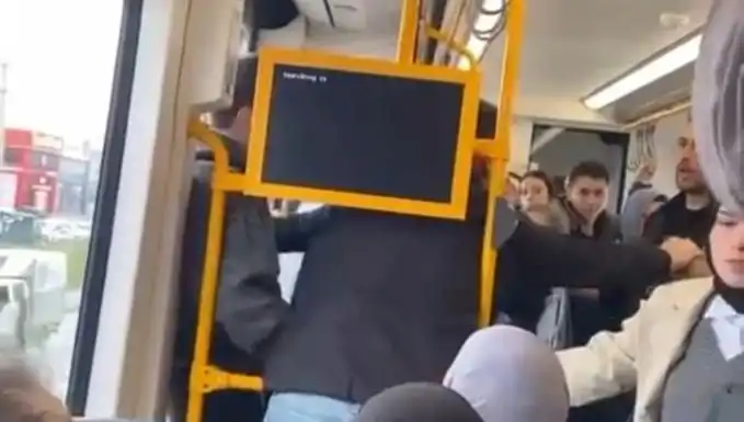 İstanbul Metro Hattında Yaşanan Tekme Tokat Kavgalar Şehri Sarsıyor