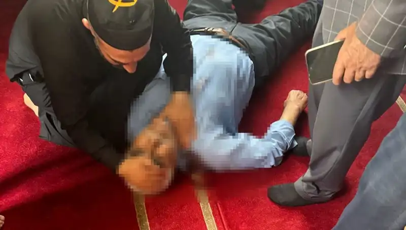 Camide Namaz Kılarken Bıçaklanan Vatandaşın Hikayesi: Olayın Ardındaki Gerçekler