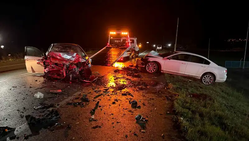 Çanakkale'de Feci Kaza! İki Otomobil Çarpıştı, 3 Hayatını Kaybetti