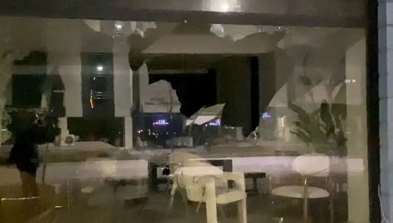 Mobilya Mağazasına Taşlı Saldırı: Nedenleri ve Sonrası Neydi?