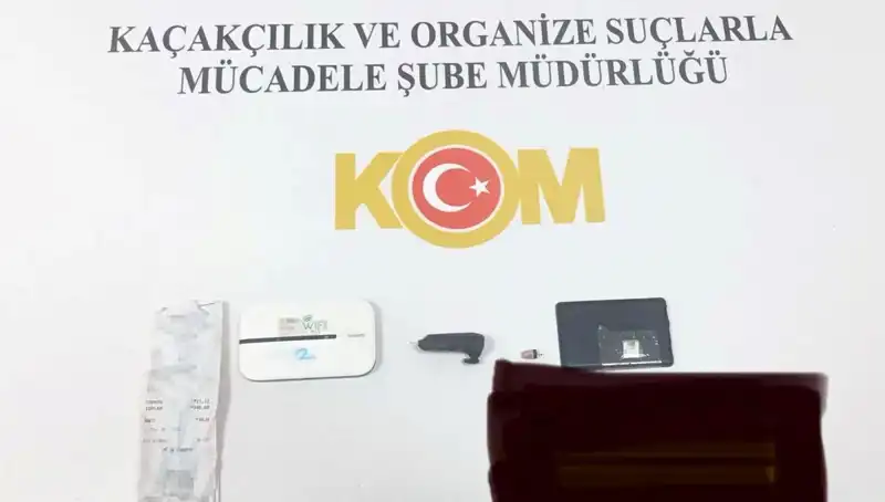 : Ehliyet Sınavına Kopya Düzeneğiyle Giren Öğrenciler Suçüstü Yakalandı!