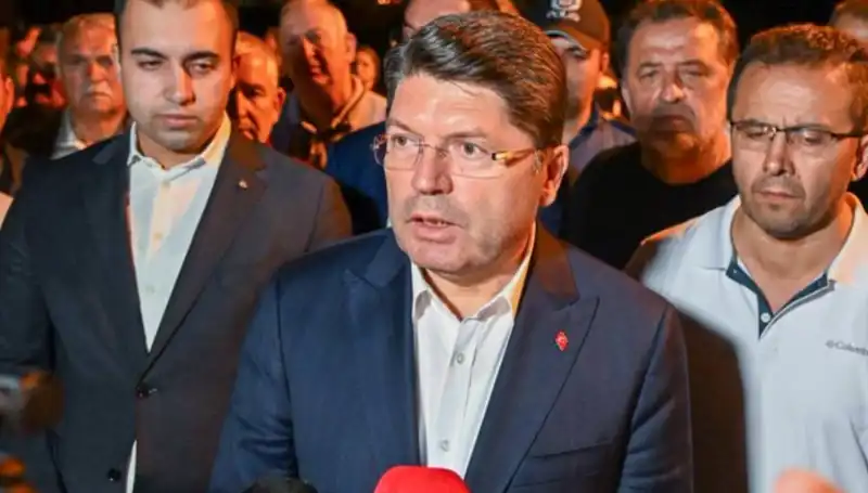 Bursa Orman Yangınında FETÖ İddiası: Bakan Tunç'tan Açıklama Geldi