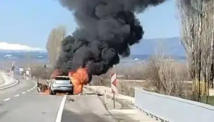 Kütahya'da Seyir Halindeki Otomobil Alev Alev Yandı: Kazanın Ardındaki Gizem