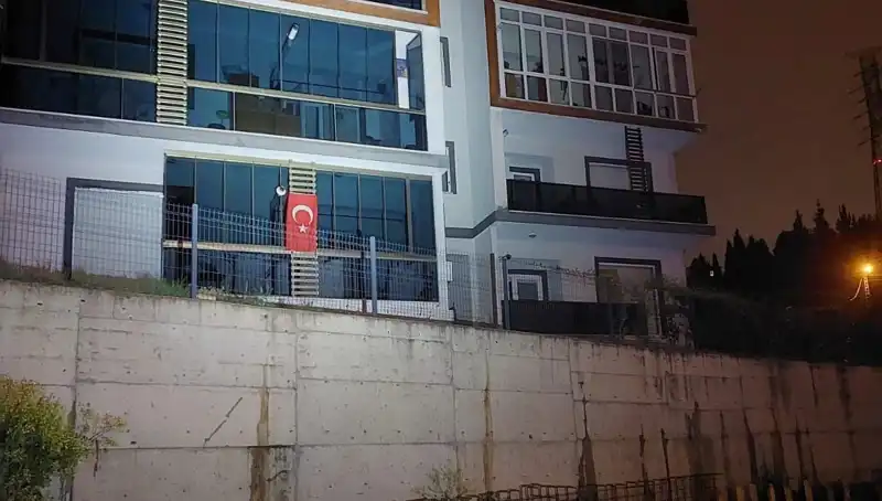 Sakarya'da Büyüyen Tehlike: 4 Katlı Apartman Acil Olarak Tahliye Edildi