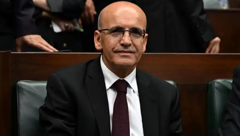 Bakan Şimşek’ten Piyasalara Güçlü Mesaj: Ekonomideki Belirsizlikler Bitiyor mu?