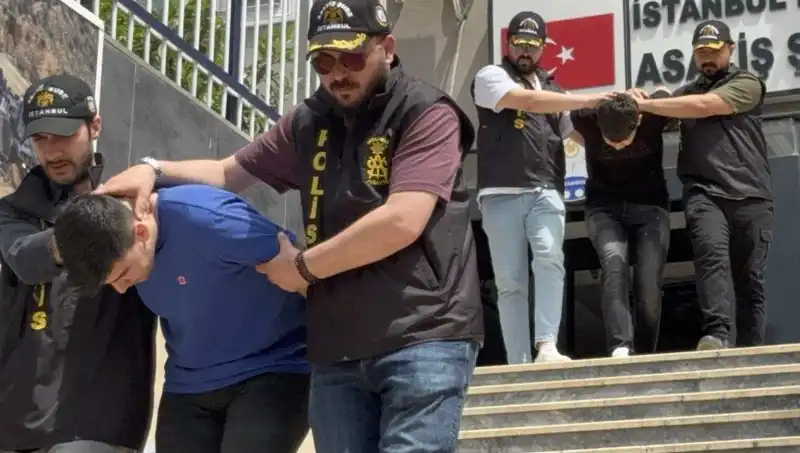 Üsküdar'da Silahlı Saldırı: 3 Kişi Gözaltına Alındı, Olayın Ardındaki Gizem Ne?