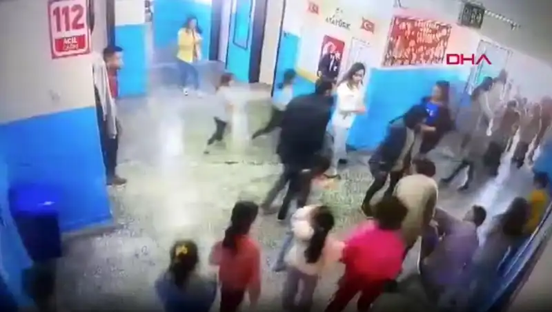 Tübitak Bilim Fuarında Şok Olay: Müdür Yardımcısı Öğrenciyi Hayata Döndürdü