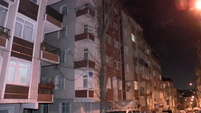 Panik Anları: Altı Katlı Apartmanın Kolonlarından Gelen Sesler Tahliyeyi Zorunlu Kıldı