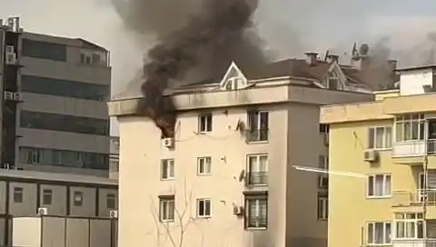 Mecidiyeköy’de Dört Katlı Binada Yangın Paniği: Vatandaşlar Ne Yapacağını Bilmiyor!