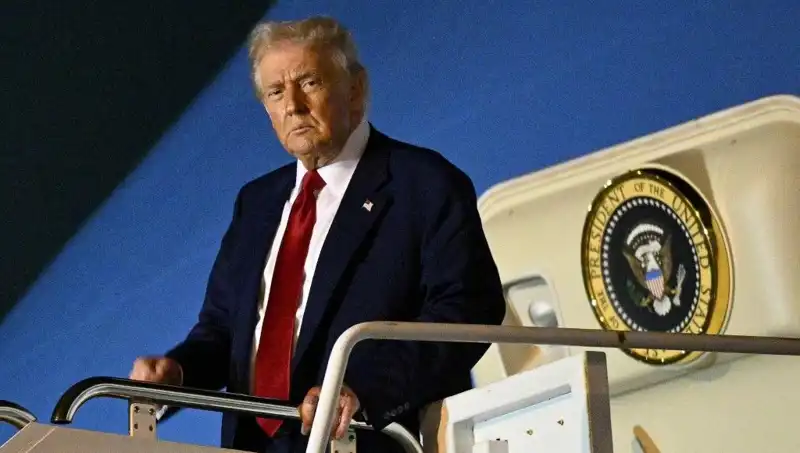Katar'dan Trump'a Uzanan Lüks Jet: 400 Milyon Dolarlık Uçak Görüntülendi!