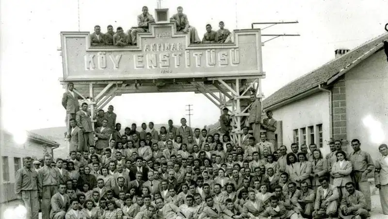 17 Nisan: Köy Enstitüleri'nin Kuruluş Yıl Dönümünde Eğitimin Dönüşümü