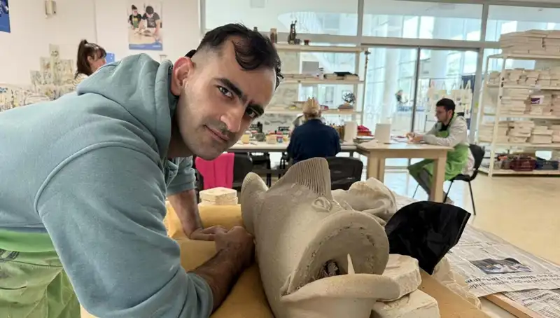 İşitme Engelli Rıfat Can: Engelleri Aşarak Hayallerine Ulaşıyor