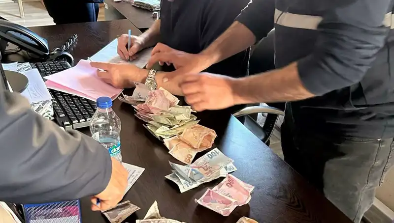Antalya'da Görülmemiş Dilenci Operasyonu: 19 Bin Lira Ele Geçirildi