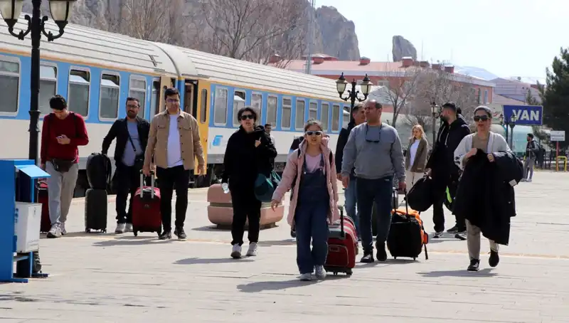 İranlı Turistler Nevruz Bayramı İçin Van'a Akın Edecek