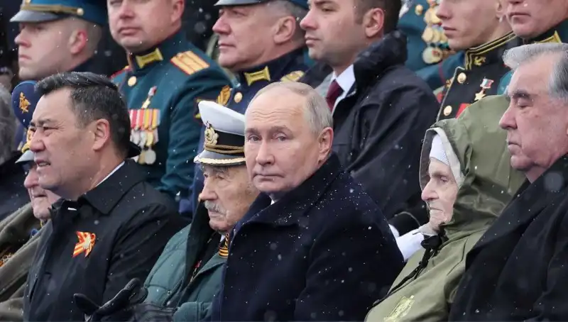 Putin'in Şaşırtan İlanı: Rus Ordusu İçin Tarihi Genişleme Hamlesi