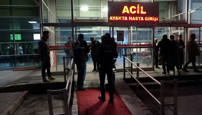 Hastane Acil Servisinde Silahlı Kavga: 3 Yaralı, Korku Dolu Anlar