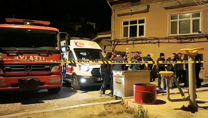 Yaşlı Adamın Yanmış Cansız Bedeni Gizemini Koruyor: Olay Yeri İnceleniyor