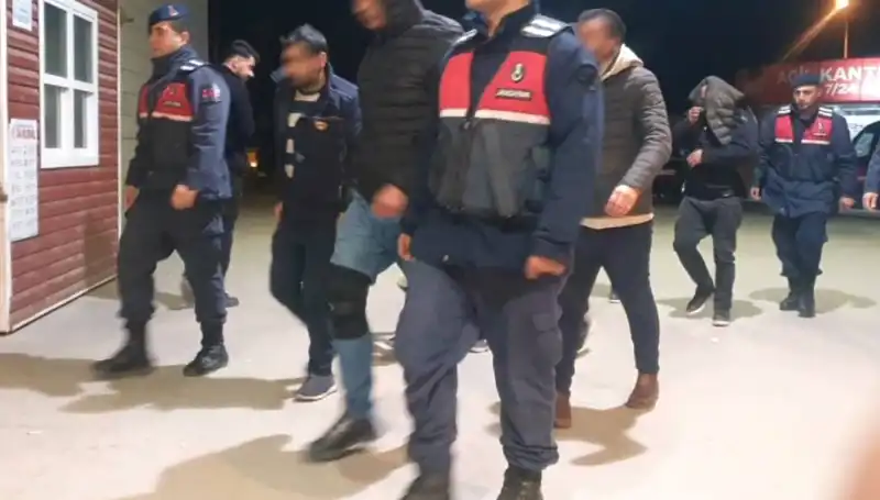 Bağ Evindeki Uyuşturucu Partisine Dev Baskın: 20 Tutuklama!