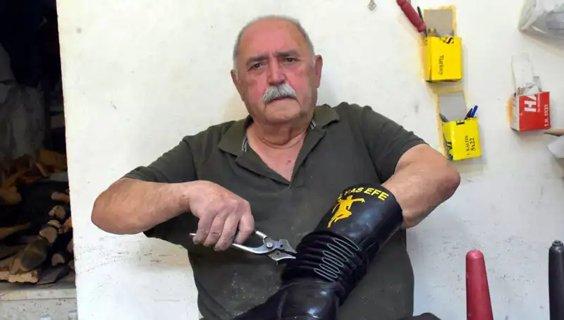 Tireli Hasan Usta: 64 Yıl Boyunca Gücünü El Emeklerinden Alarak İlerliyor