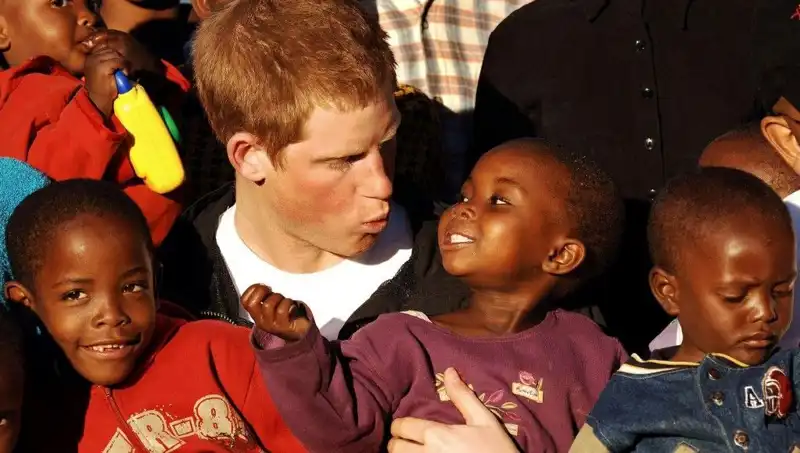 Prens Harry’nin 20 Yıllık Afrika Yardım Kuruluşundan Beklenmedik İstifa Gelişmeleri