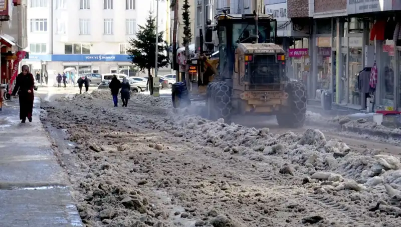 Sarıkamış'ta Kar ve Buz Temizleme Çalışmaları Başladı!