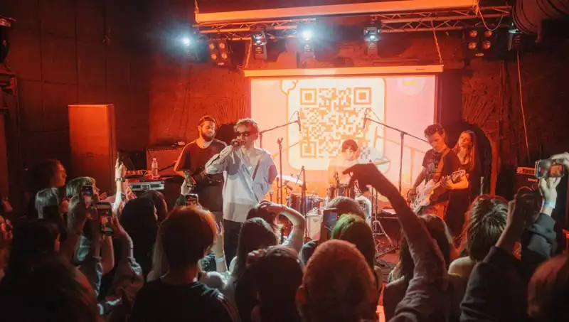 Savaşın Gölgesinde Kültür: Bir Şehirdeki Saldırı ve Konser Anları