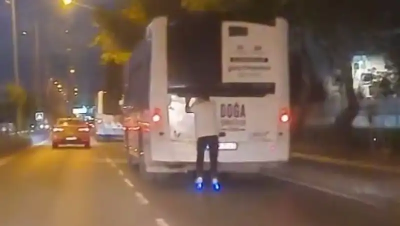 Patenle Trafikte Tehlike Saçan Gençler Gözleri Üzerine Çekiyor!