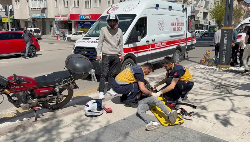 Aksaray'da Motosiklet Kazası: İki Genç Yaralandı, Aileler Endişeli