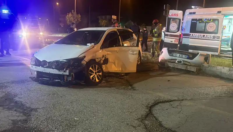 Pikap ve Otomobilin Çarpıştığı Kaza: Sürücülerin Hayati Tehlikesi