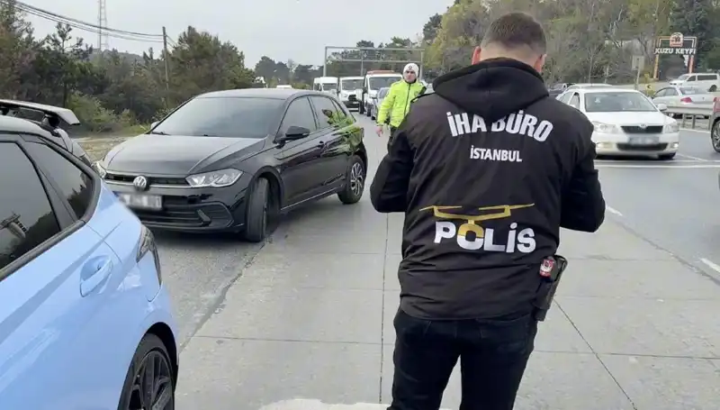 Emniyet Şeridini İhlal Eden Sürücü, Suçunu Yolda Buldu: Şaşırtan Gelişme!