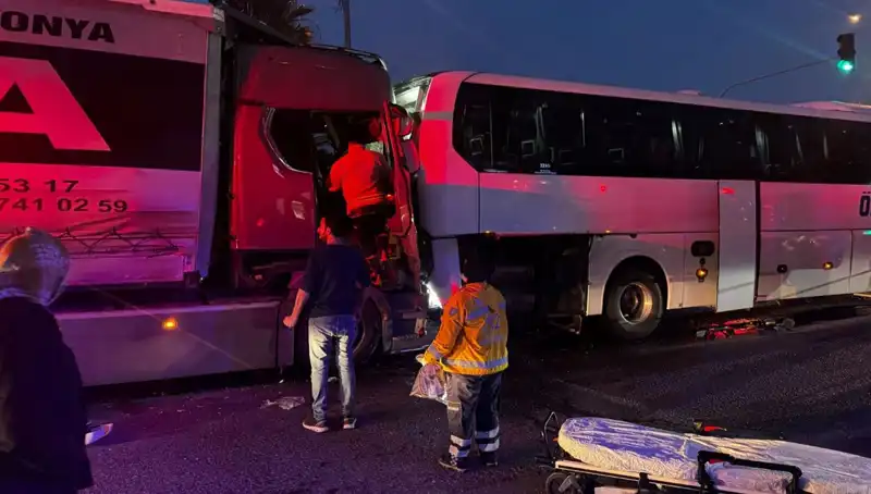Dört Araçla Zincirleme Trafik Kazası: 1 Kişi Hayatını Kaybetti