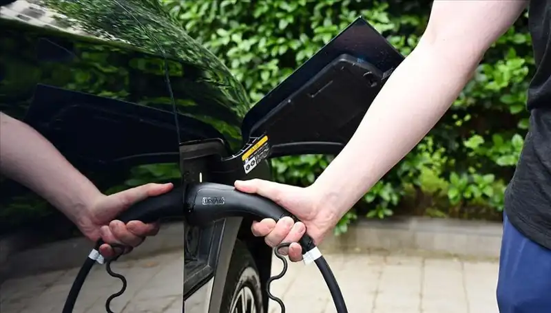 ABD Gümrük Vergilerine Karşı: İngiltere Elektrikli Araç Üreticilerine Destek Veriyor