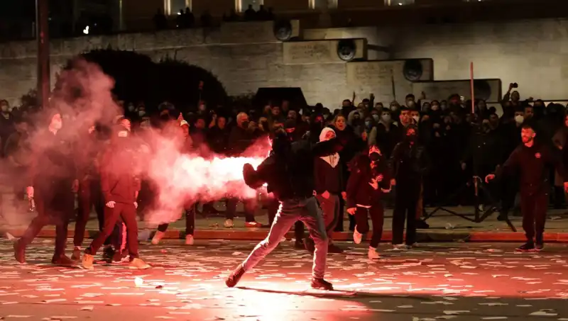 Yunanistan’da Hükümete Gensoru: Atina Sokakları Karıştı, Protestolar Başladı!