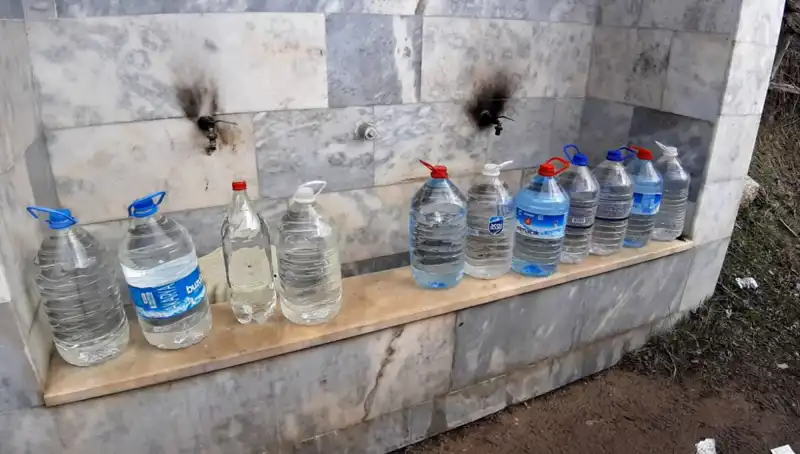 Şifalı Suya Talep Patladı: İnsanlar Uzun Yollar Kat Ediyor
