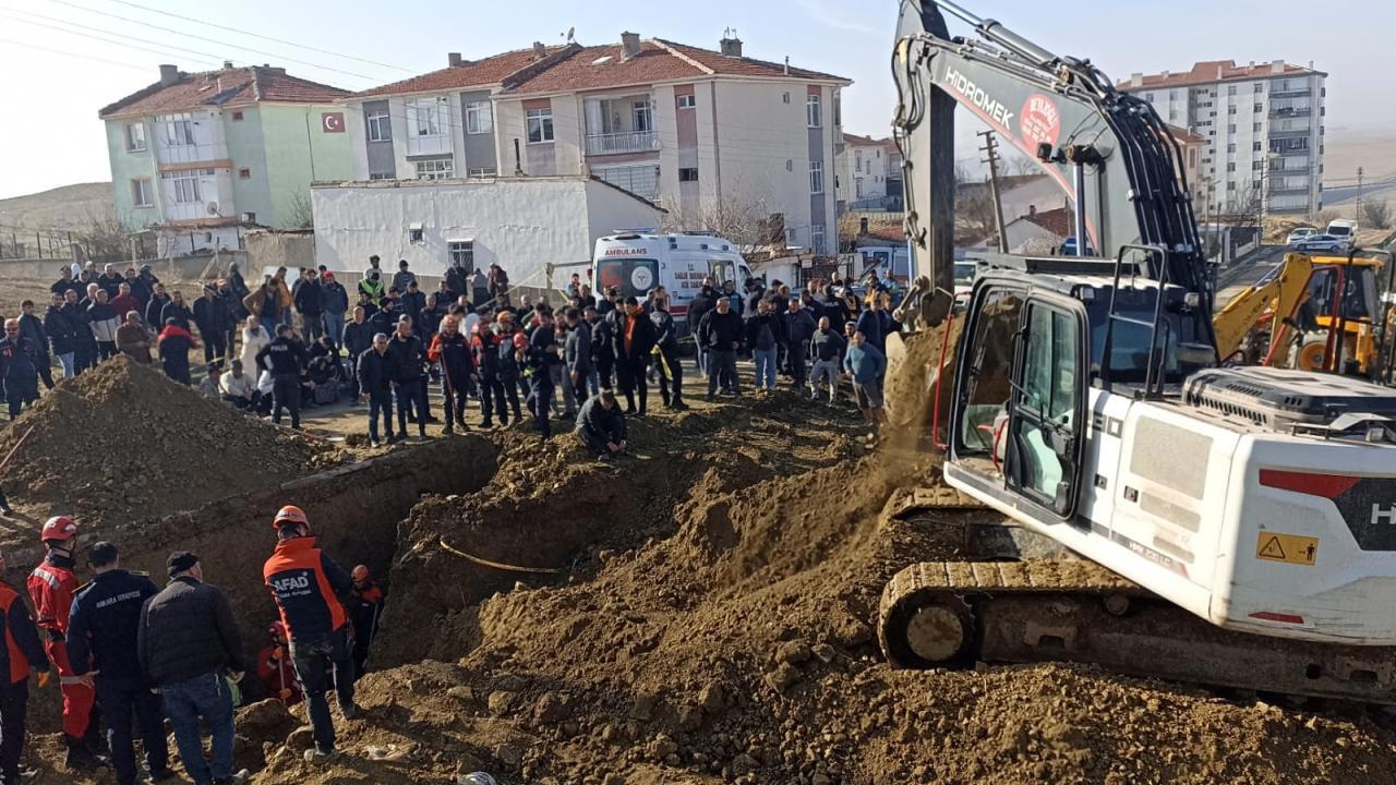 Ankara'da İnşaatta Göçük: Bir Kişi Hayatını Kaybetti, Bir İşçi Aranıyor