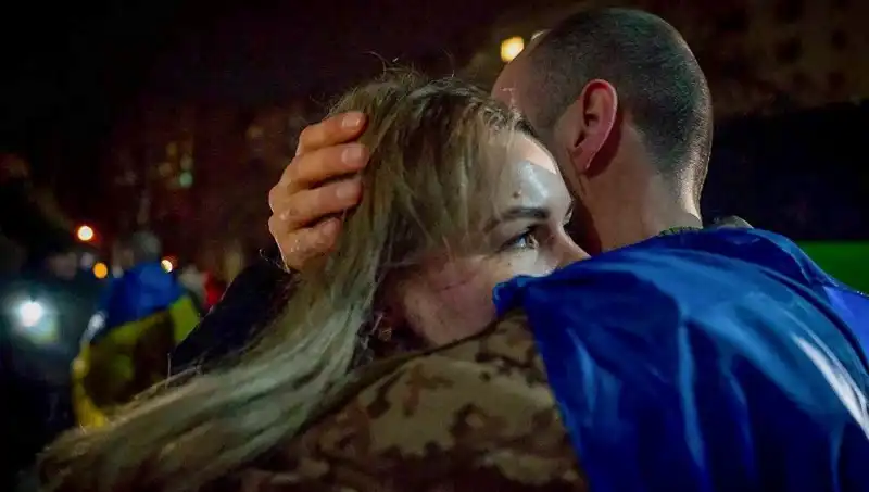 Ukrayna ve Rusya Arasında Taze Savaş Esiri Takası: 350 Can Savaşın Kurbanı