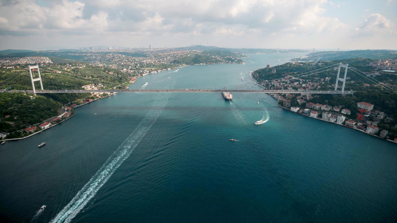 İstanbul Boğazı'nda Gemi Trafiği Yeniden Normalleşiyor