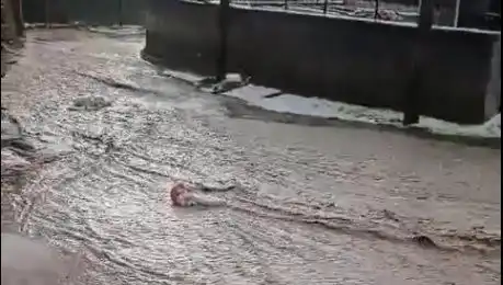 Sivas'ta Şiddetli Sağanak ve Dolu, Şehirde Felç Eden Sele Yol Açtı