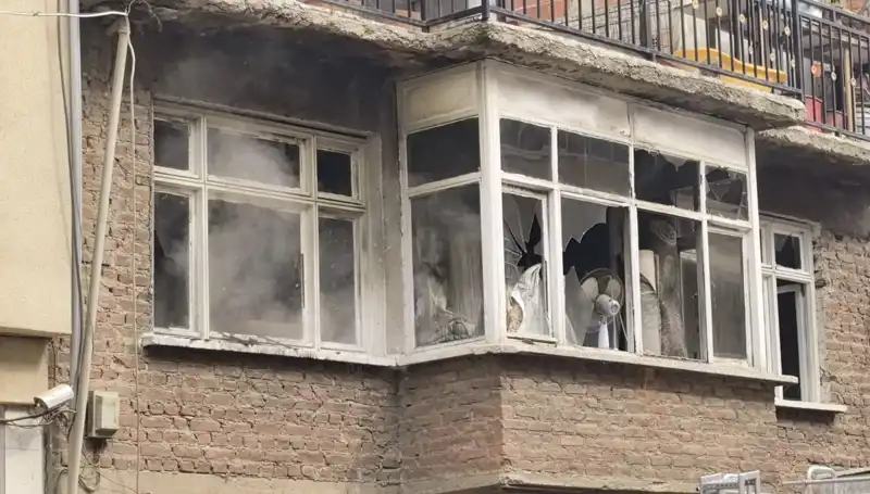 Bursa'da İhmal Sebebiyle 2 Katlı Ev Alev Alev Yandı!