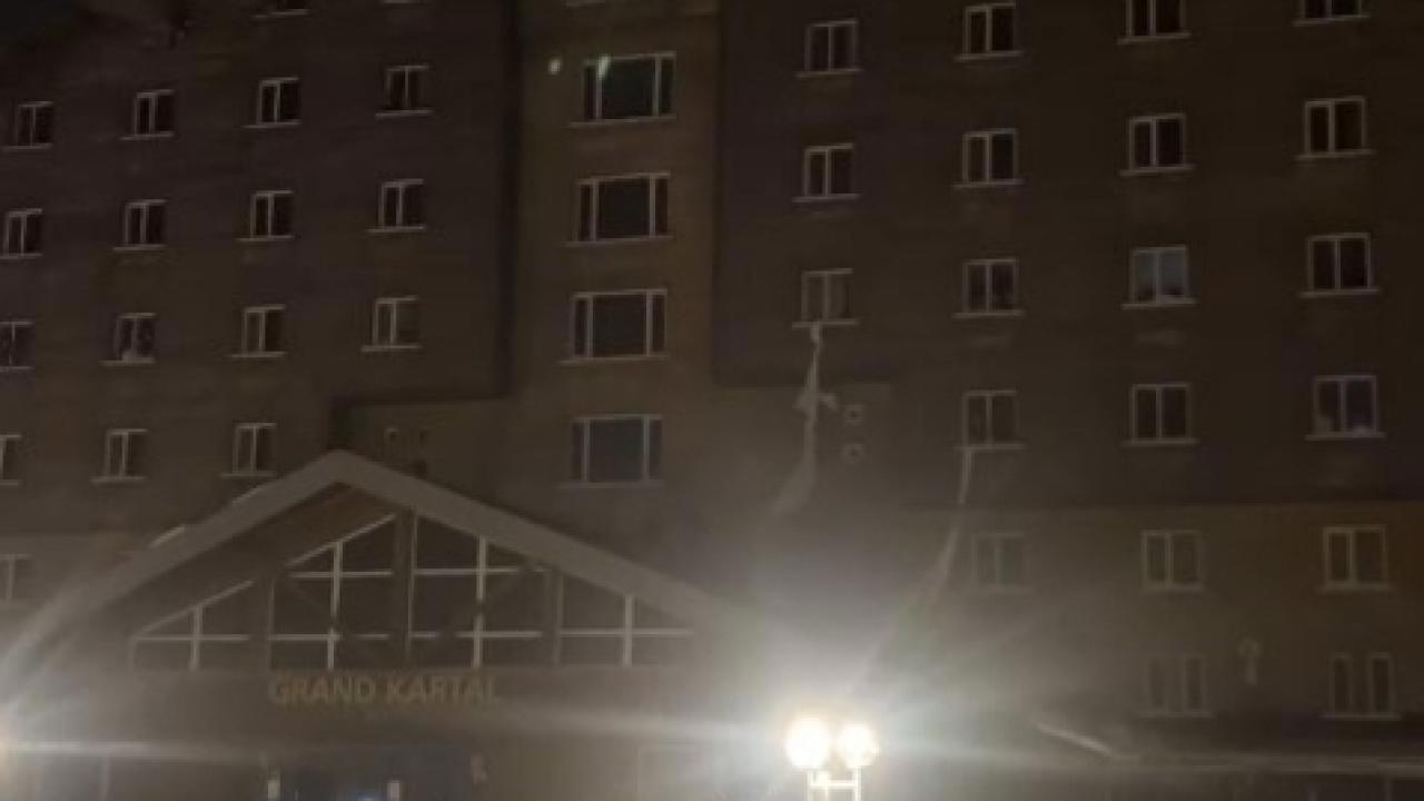 Otel Yangınında Çarşaf Kurtarıcı Olarak Kullanıldı