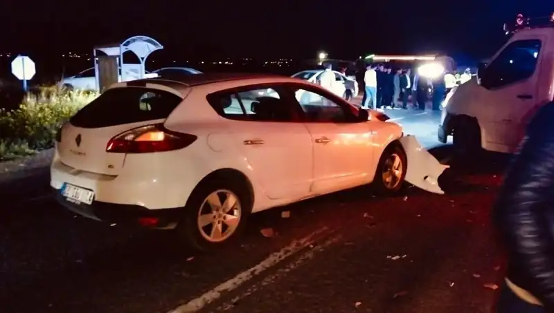 Caddede Kafa Kafaya Çarpışma: Trajik Kaza 1 Ölü, 7 Yaralı