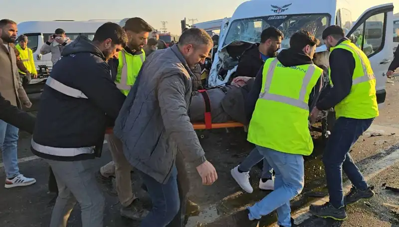 İki İşçi Servisi Kafa Kafaya Çarpıştı: Olayın Detayları ve Son Gelişmeler