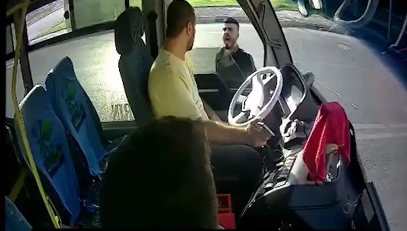 Antalya'da Bıçaklı Saldırı! Otobüs Şoförünü Yaralayan Kişi Yakalandı