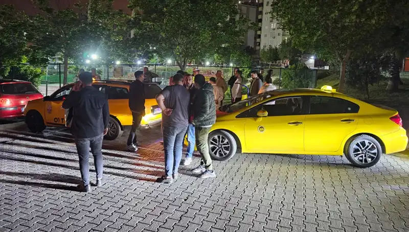 Adana'da Korsan Taksi İle Taksici Arasında Gergin Anlar!