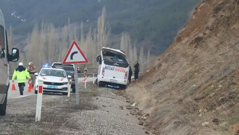 Oltu’da İşçi Servisi Kazası: Çok Sayıda Yaralı Var!