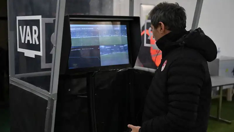 Beşiktaş-Gaziantep FK Maçında Şok Gelişme: Alman VAR Hakemi Atandı!