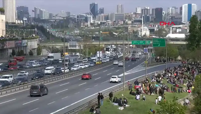 Deprem Sonrası İstanbul'da Trafik Yoğunluğu Yüzde 56 Arttı: Nedenleri ve Çözüm Önerileri