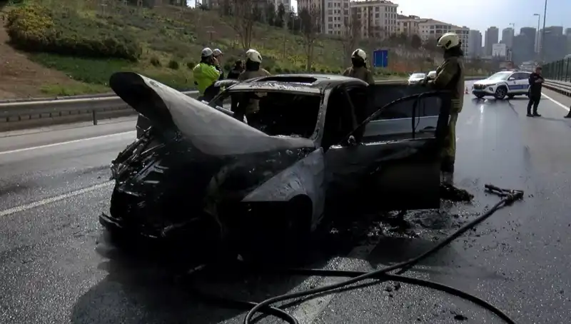 Alev Alev Yanan Otomobilin Külleri, Şehirde Büyük Panik Yarattı